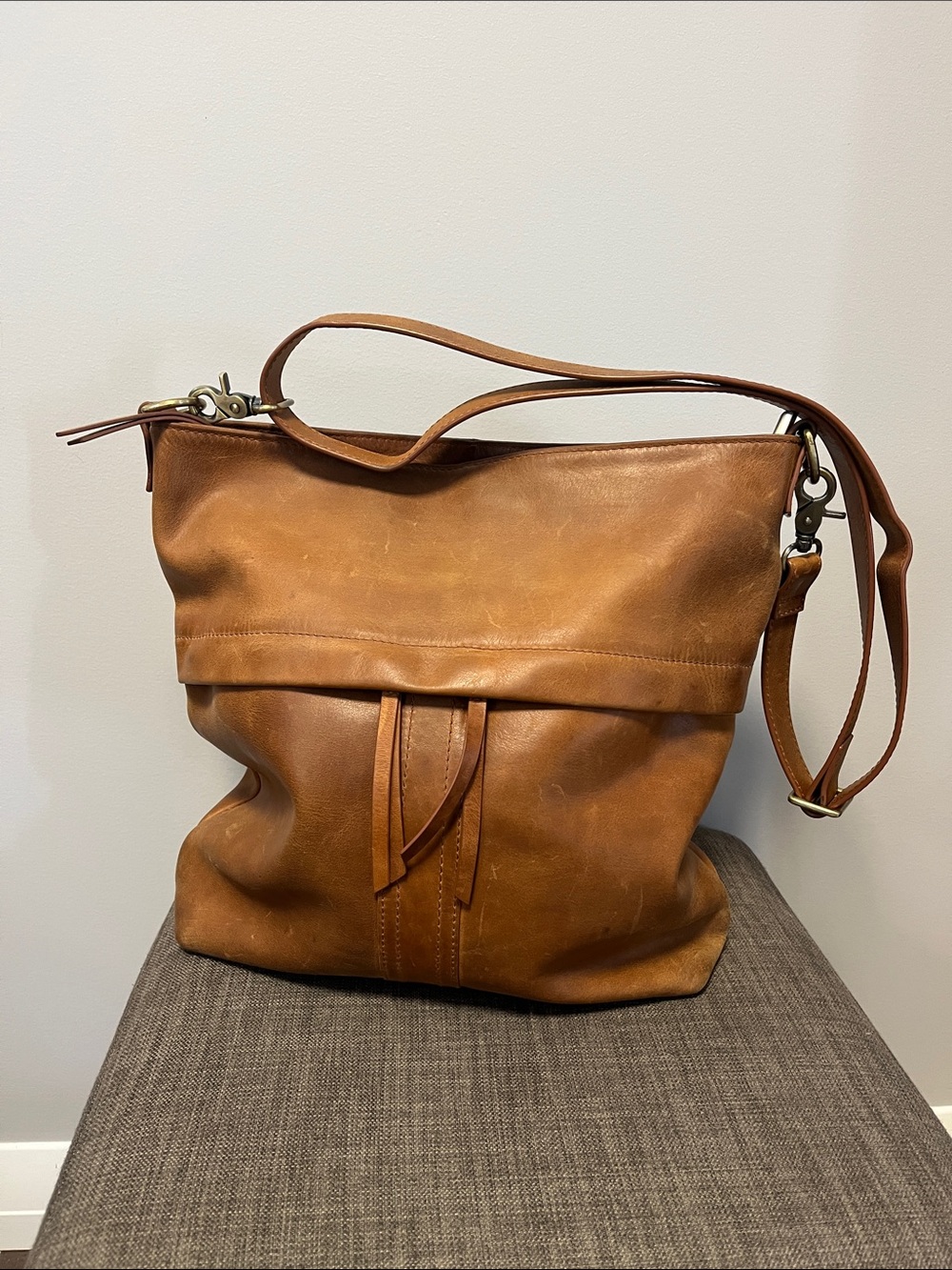 Classic Leather Shoulder Bag in Cognac Brown